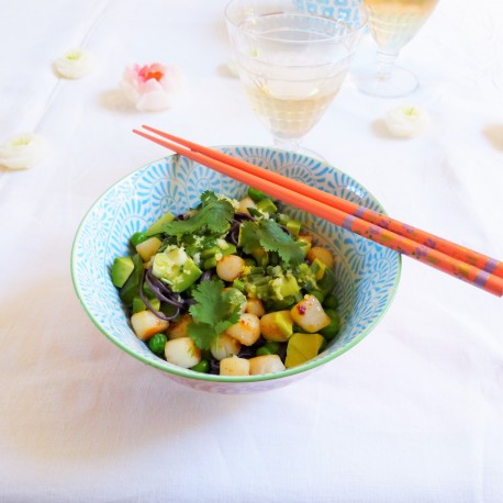 Salade de nouilles de riz au chou, aux edamames et aux noix de