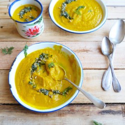 Soupe de carotte et pesto de fanes